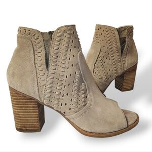 Steve Madden Waylon Women’s Taupe Suede Peep-Toe Block Heel Ankle Zip Boot 8